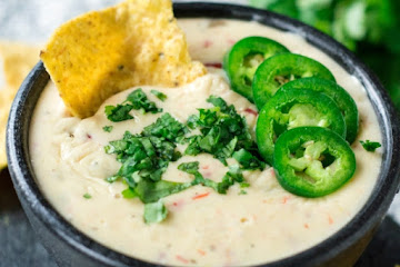 Crockpot White Queso Dip