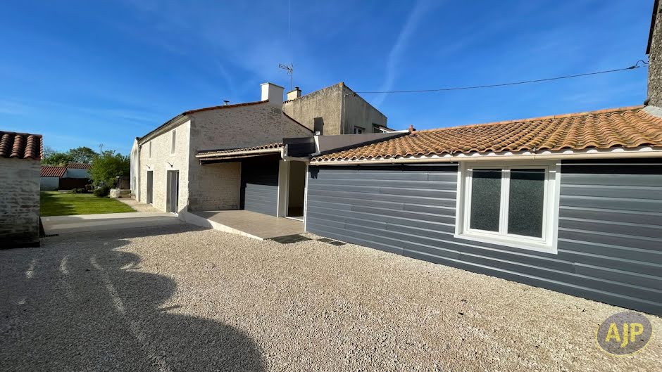 Vente maison 7 pièces 147 m² à Sainte-Gemme-la-Plaine (85400), 271 000 €