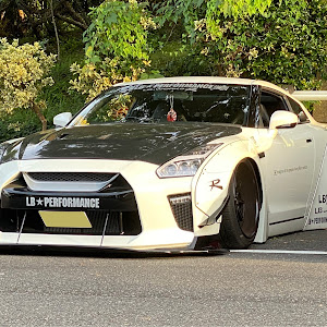 NISSAN GT-R R35