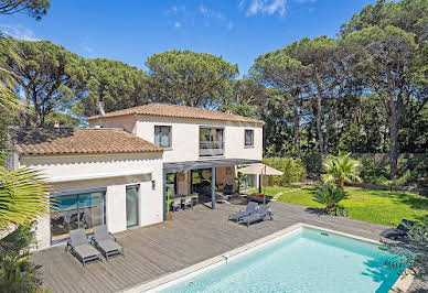 Maison avec piscine et jardin 4