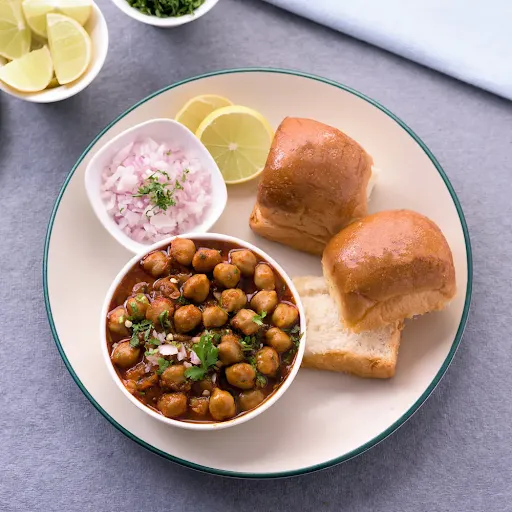 Pindi Chole Pav