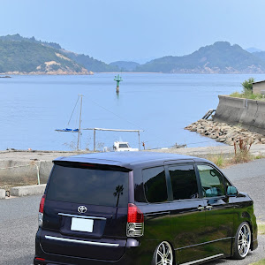 ヴォクシー ZRR70W