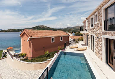 Maison avec piscine et terrasse 2