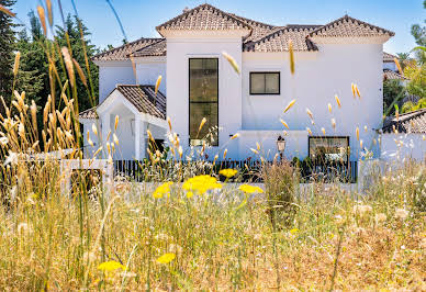 Villa avec piscine et jardin 4