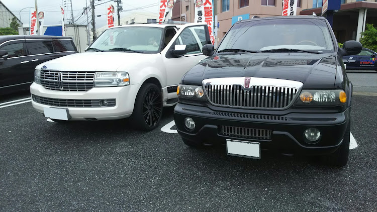 ナビゲーターのリンカーンナビゲーター・親子でアメ車・ドライブ・レッドメモリーに関するカスタム事例の投稿画像1枚目