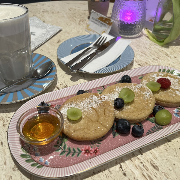 pancakes with chai latte