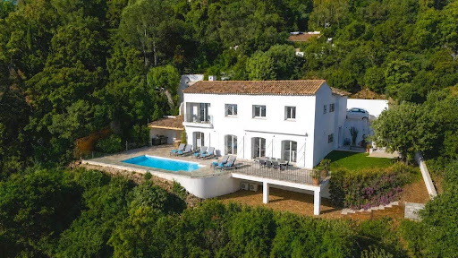 Buy this luxury villa in Cavalaire-sur-Mer (83240) - Neighborhood Nord - White villa with pool and terrace