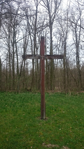 Krzyż w lesie 