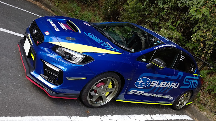 WRX STIの蛍光イエロー・こっそりリニューアル計画中🙊・自然に溶け込む⁉️・やっくん号復活・浜松基地に関するカスタム事例の投稿画像1枚目