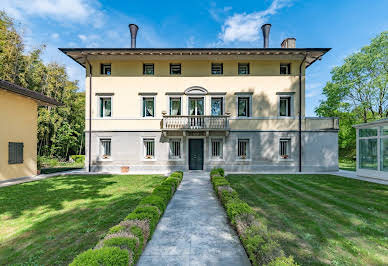 Villa avec piscine et jardin 1