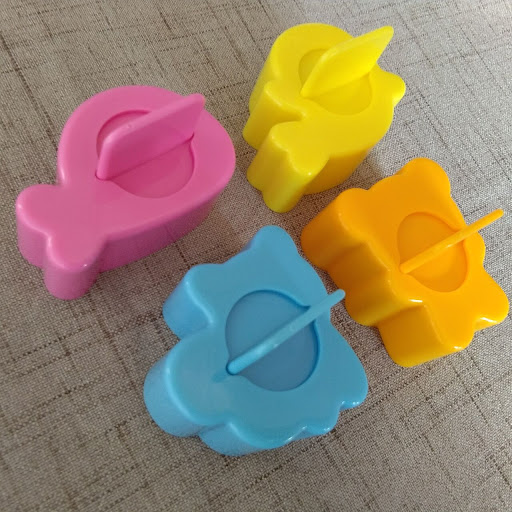 Title 4, Squirrel Bear Mini Sandwich Mold Childrens Coo...