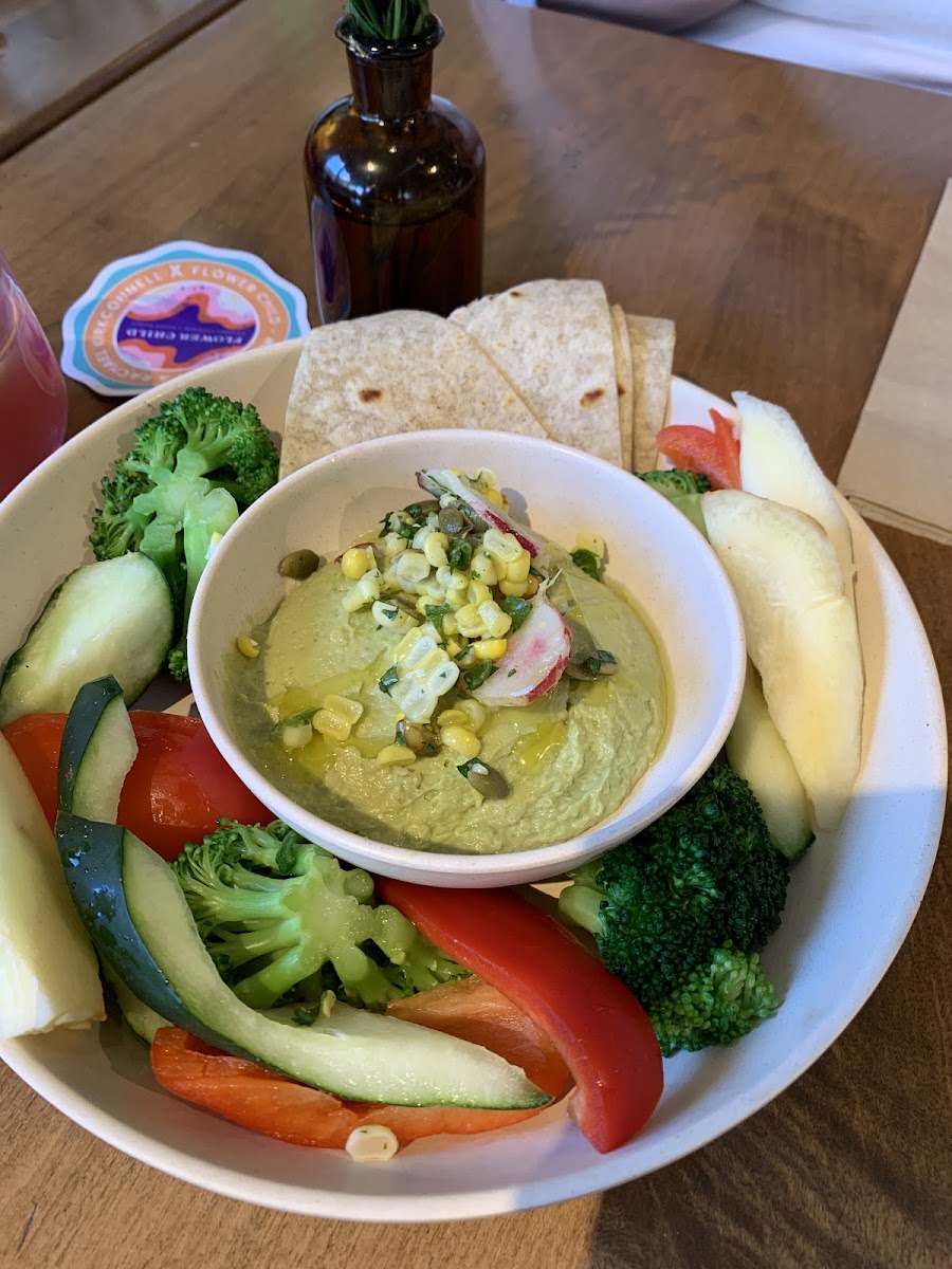 Avocado hummus with gluten free pita and veggies