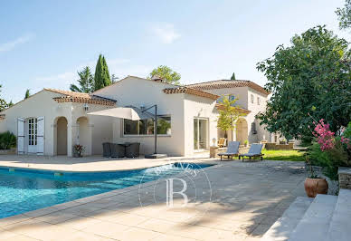 Maison avec piscine et jardin 5