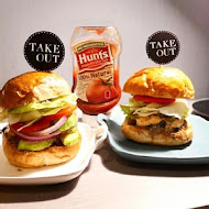 TakeOut Burger & Cafe(忠孝新生店)