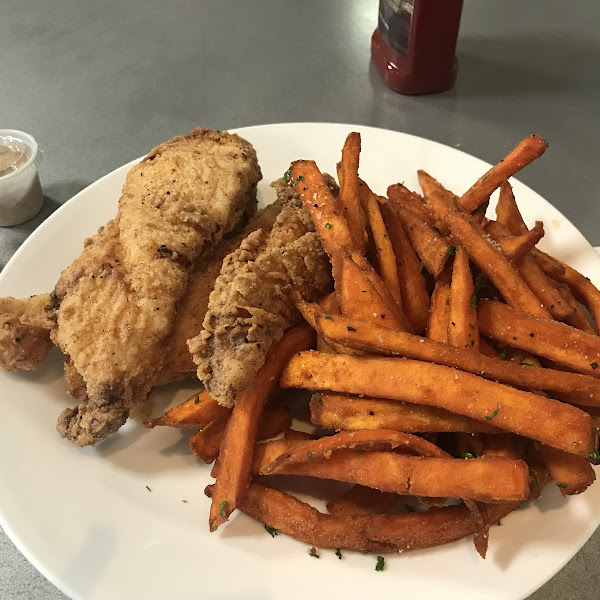 Gluten free fried chicken tenders and sweet potato fries. Their fryer is only for gluten free food. Tastes amazing