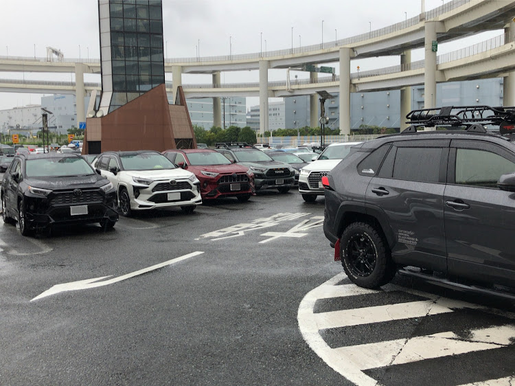 RAV4の雨・大黒PA・オフ会・rav4に関するカスタム事例の投稿画像2枚目