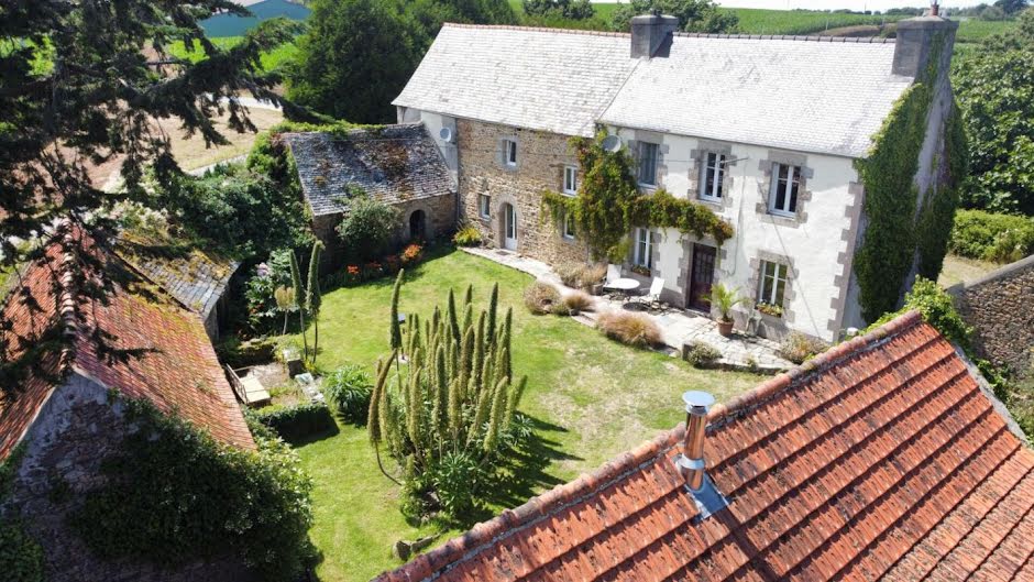 Vente ferme 6 pièces 242 m² à Guimaëc (29620), 499 950 €