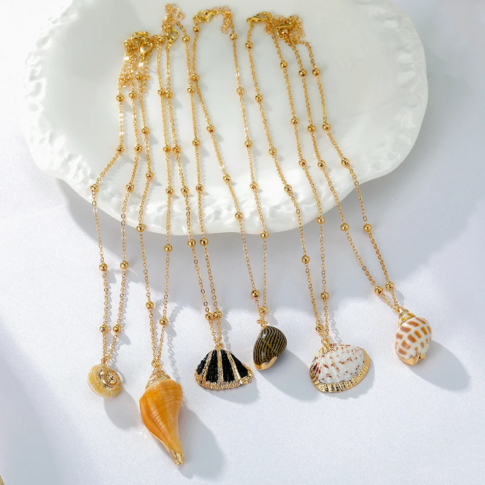 Lange natuurlijke hanger ketting van schelp-sint-jakobsschelp legering voor dames. Voeg een vleugje elegantie toe aan elke outfit.