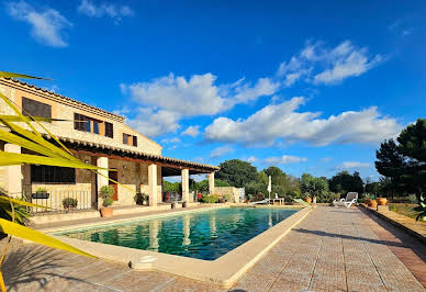 Villa avec piscine et terrasse 9