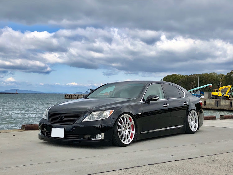 LSのローガン・今出港愛好會・ボッチ撮り・愛媛・家洗車でブロワ最高👍に関するカスタム事例の投稿画像1枚目