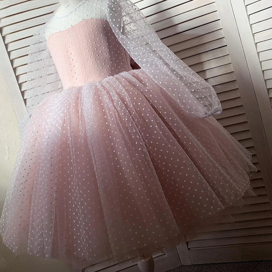 Robe longue de mariage pour fille à pois et dentelle Manches longues Élégance et confort pour les cérémonies spéciales Tenue idéale pour enfant