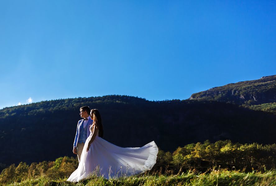 Fotógrafo de casamento Vitaliy Baranok (vitaliby). Foto de 19 de dezembro 2016