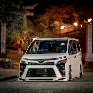 ヴォクシー ZRR80W