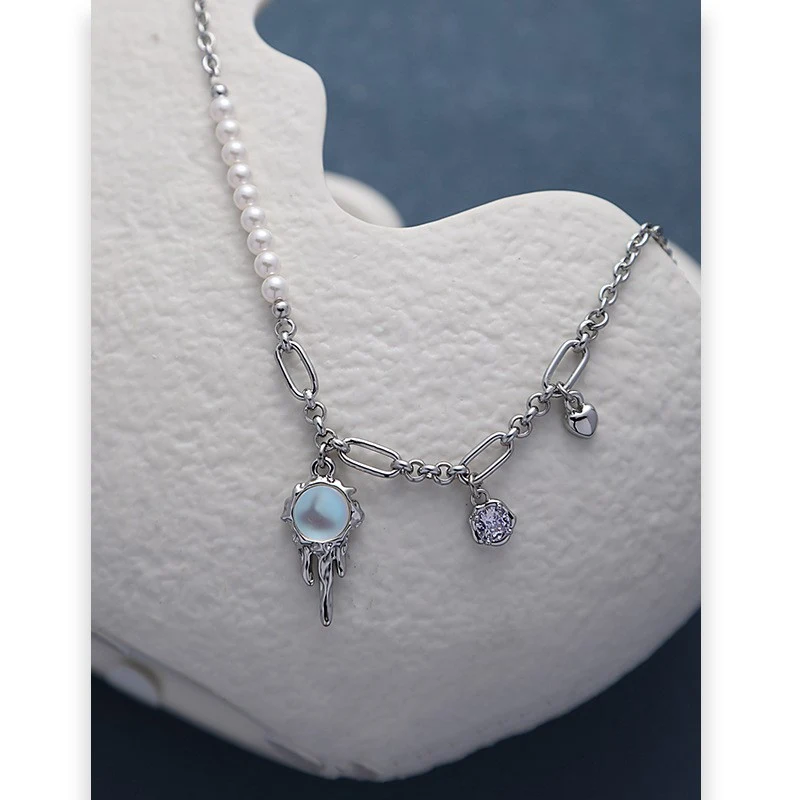 Originele Frosted Moonstone Cold Wind Ketting, ijzige elegantie. Een uniek accessoire dat je stijl versterkt met charme en schoonheid, perfect voor elke look.