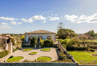 Farmhouse with garden 16