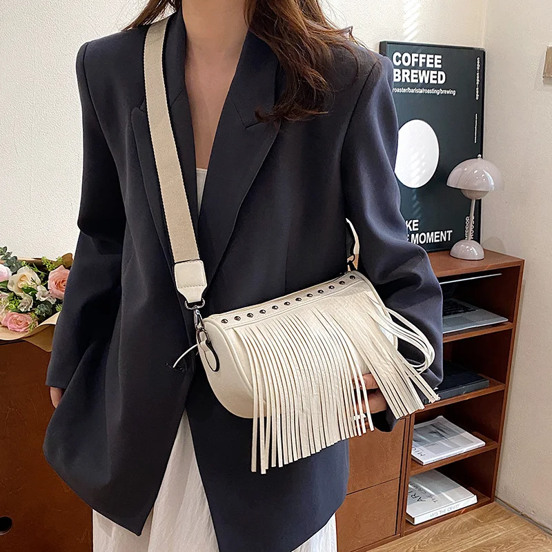 Bolso de hombro retro con borlas para mujer, gran capacidad, ideal para llevar todo lo esencial con estilo y comodidad.