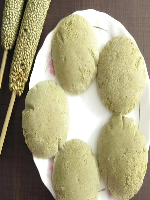 Kambu Idli With Tomoto Chatni