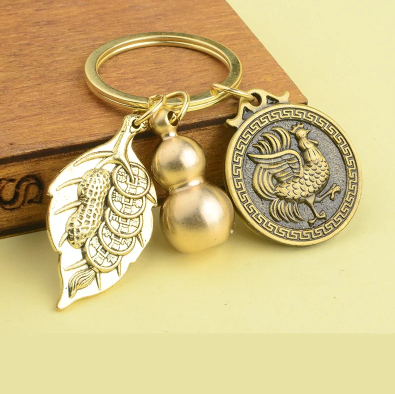 Pure Brass Small Gourd Key Pendant for Men, Lucky Leaf Charm Keychain, Brave Design, Miniature and Elegant Key Accessory