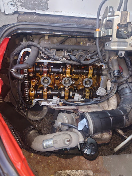 スカイライン GT-Rのもう少しで…・プラモデル・電子スロットル・DA64W・タペットカバー パッキン交換に関するカスタム事例の投稿画像3枚目