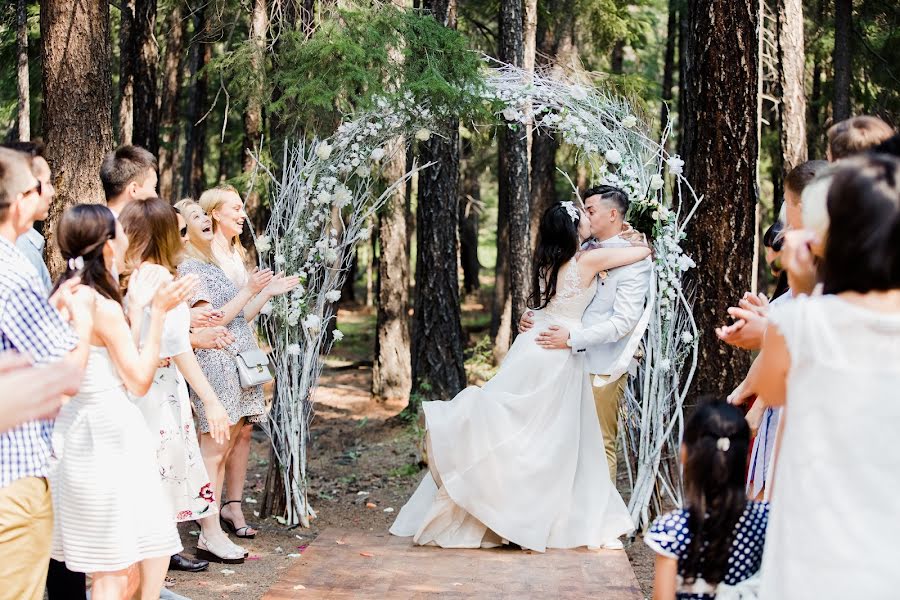 Fotografo di matrimoni Olesya Brezhneva (brezhnevaolesya). Foto del 20 febbraio 2019