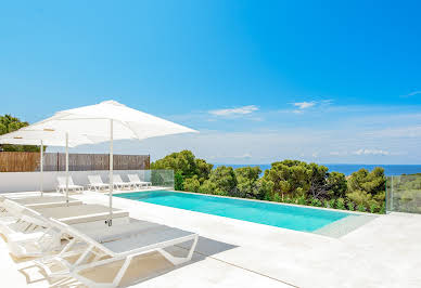 Maison avec piscine et jardin 3