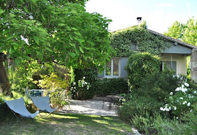 Maison avec piscine et terrasse 1