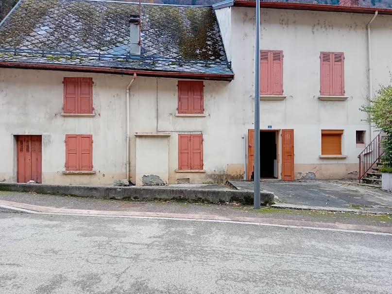 Vente maison 6 pièces 137 m² à Livet-et-Gavet (38220), 107 500 €