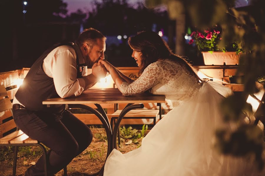 Wedding photographer Lara Yarochevskaya (yarochevska). Photo of 29 October 2016