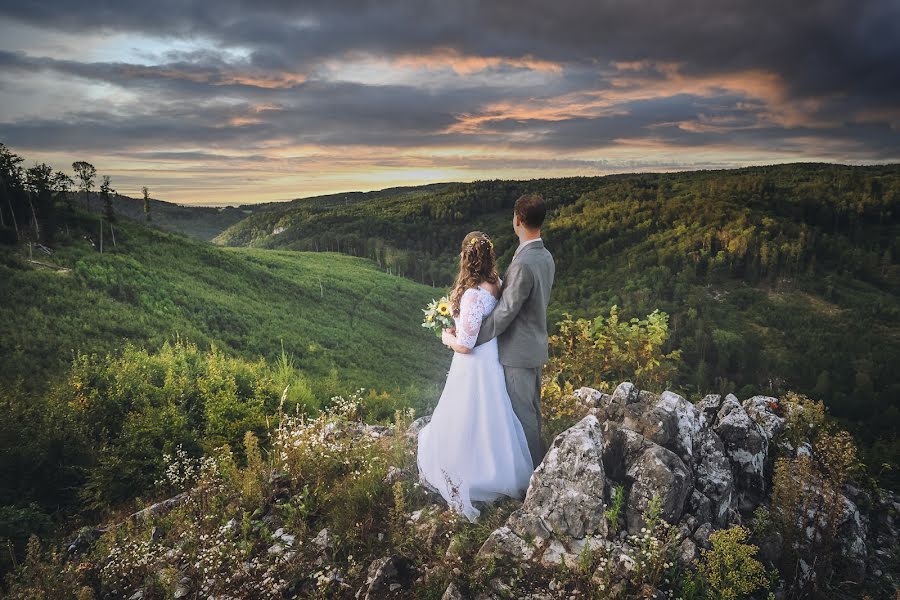 Svadobný fotograf Tomáš Srnský (srnsky). Fotografia publikovaná 16. decembra 2021