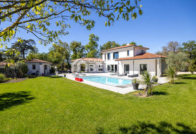 Maison avec piscine et terrasse 12