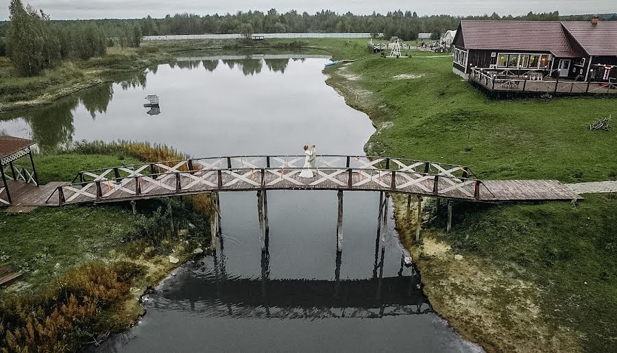 ช่างภาพงานแต่งงาน Leonid Burcev (llll) ภาพเมื่อ 17 มีนาคม 2018