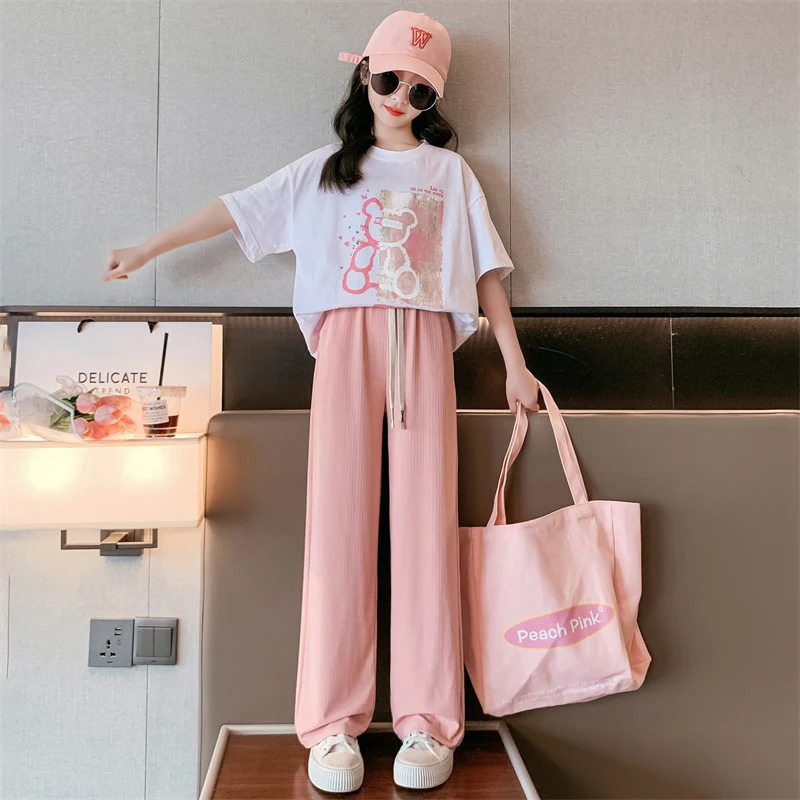 Ensemble deux pièces fille, pantalon large en soie glacée. Confort et style pour l'été. Frais et respirant, idéal pour les journées chaudes.