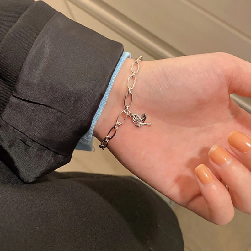 Title 4, Rozen bedelarmband, niche design ketting. Een s...