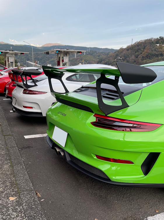 ケイマン GT4の今年最後の聖地巡礼・ハンパ無いオーラ・仲間に感謝❗・また来年も・カラフルな車たちに関するカスタム事例の投稿画像4枚目