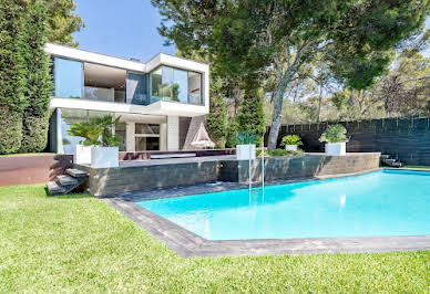 Property with pool 3