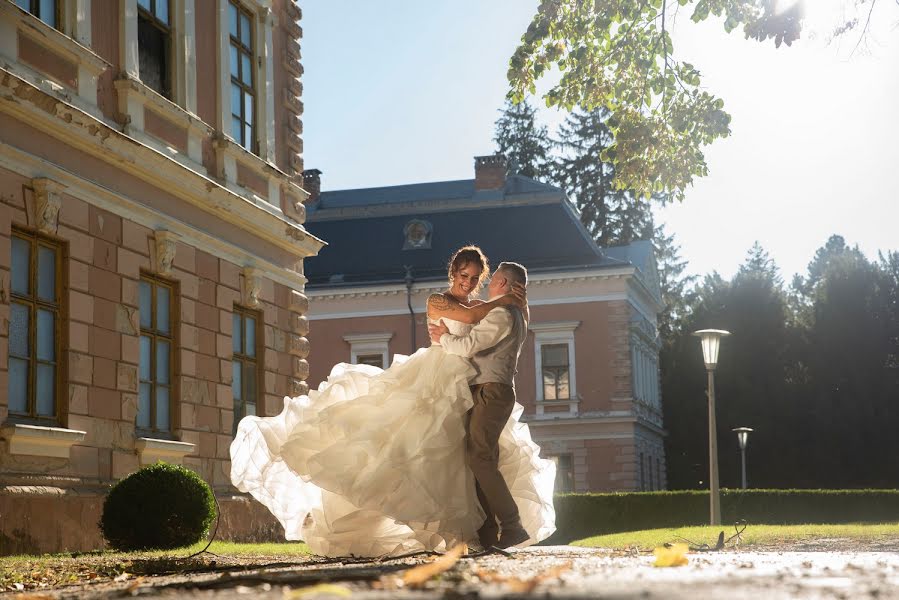 Fotógrafo de casamento Adrienn Nyárádi (adri20). Foto de 9 de fevereiro 2021