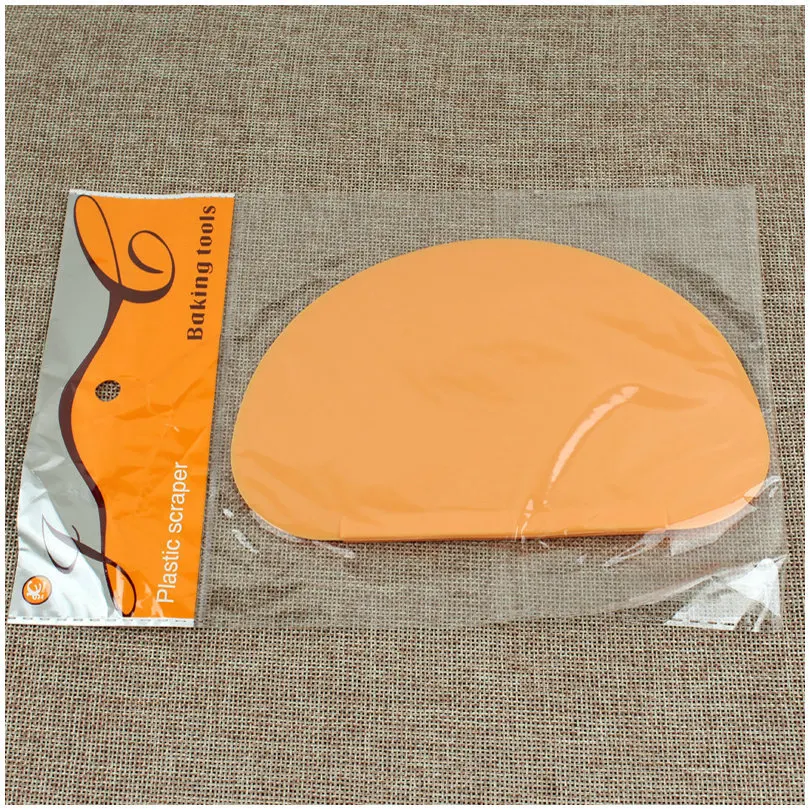 Soft Semi-circular Scraper DIY Cream Scraper Flexible and easy to use, perfect for frosting cakes, spreading creams, and