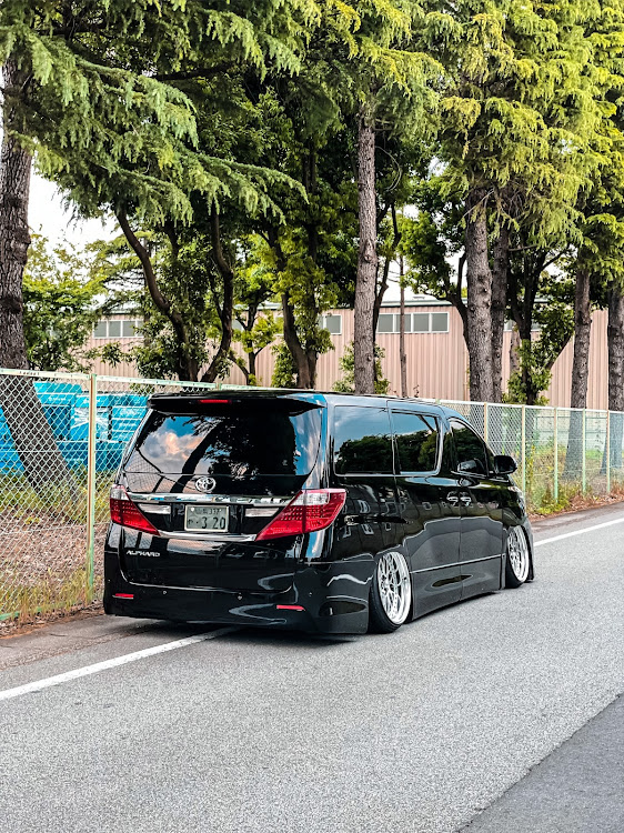 アルファードのASAKAWA CO LTD ☆☆☆・低いようで低くない丁度良い高さ・#生脚・純水洗車・低そうで低くない少し低い車に関するカスタム事例の投稿画像4枚目