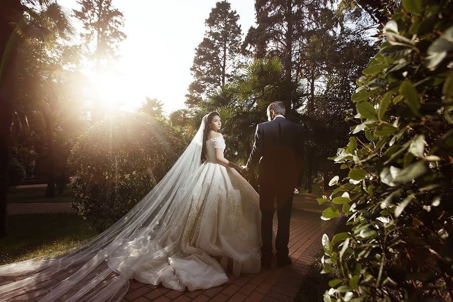 Fotógrafo de casamento Denis Vyalov (vyalovdenis). Foto de 26 de maio 2018