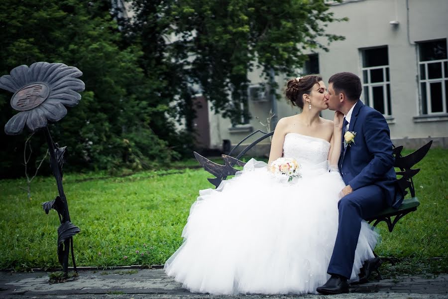 Wedding photographer Konstantin Antonov (fotoburg). Photo of 27 September 2016